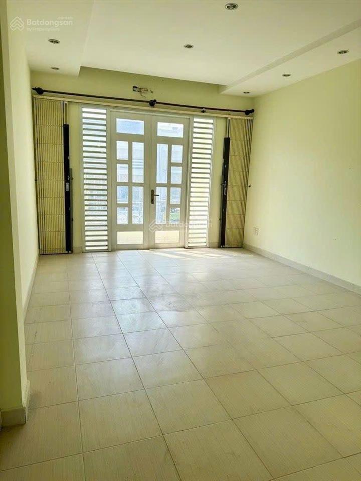 Nhà tân hòa đông (55m2) 3pn  giáp quận 6  xe hơi đỗ cửa  3 tầng btct giá 7.5tỷ shr