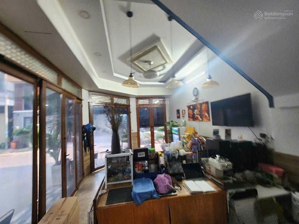 Lô góc 2 mt lê đức anh  5 tầng  hxh 6m (4.2x13m)  4pn  đang kd cafe  chỉ 7.5 tỷ