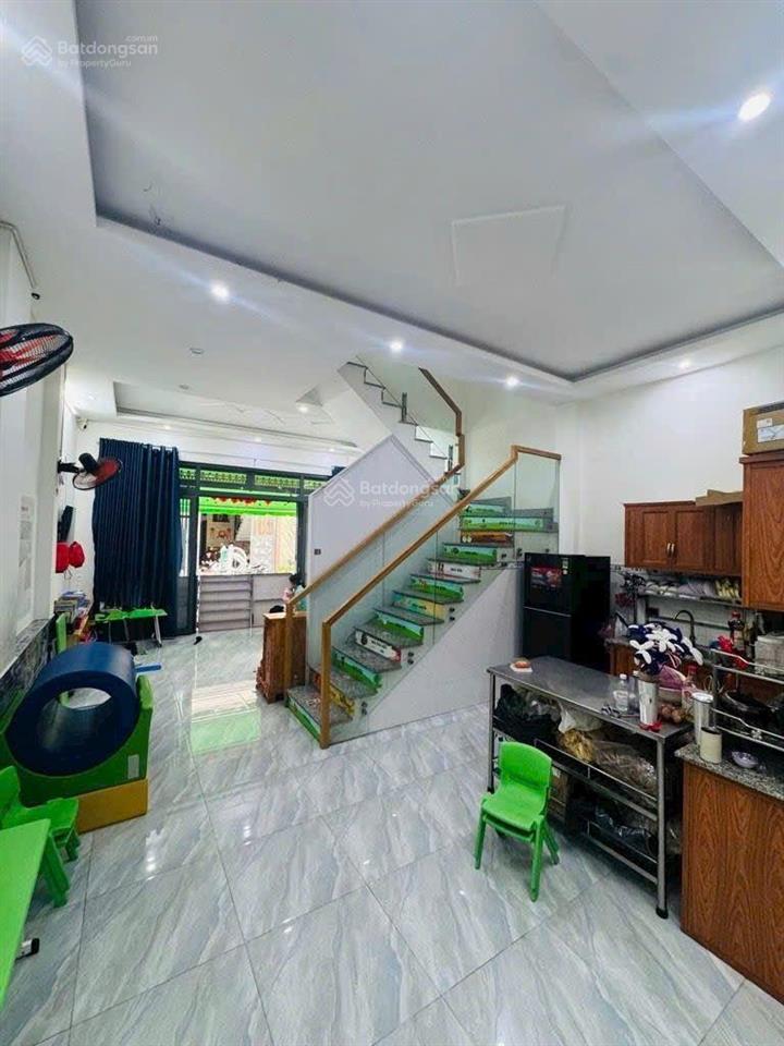 Bình tân  khu phân lô  ngay chợ bà hom  ngang đẹp 5.5m  (51m2) 3 tầng  3pn  chỉ 5.35 tỷ