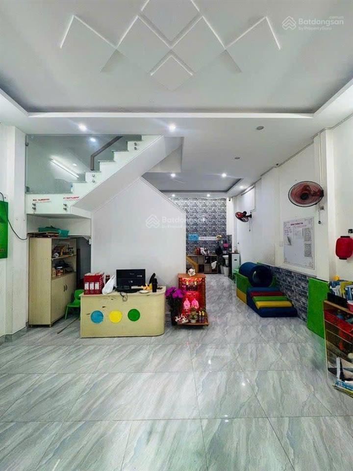 Bình tân  khu phân lô  ngay chợ bà hom  ngang đẹp 5.5m  (51m2) 3 tầng  3pn  chỉ 5.35 tỷ