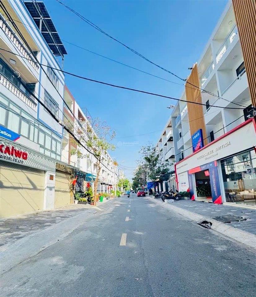 Nhà 4 tầng mới đẹp  (4x20m) 4pn khu tên lửa  gần aeon mail  đường 12m  chỉ 10,79 tỷ