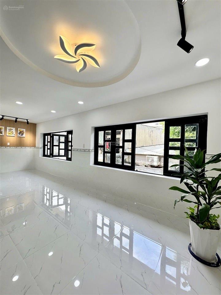 Bình tân  nhà 3 tầng mới  4pn  hxh  ngang 8m hiếm  ngay lê văn quới  gò xoài  chỉ 6.5 tỷ
