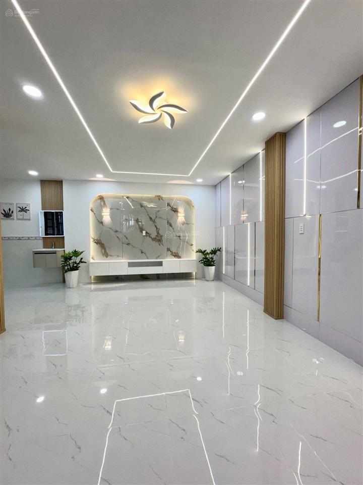 Bình tân  nhà 3 tầng mới  4pn  hxh  ngang 8m hiếm  ngay lê văn quới  gò xoài  chỉ 6.5 tỷ