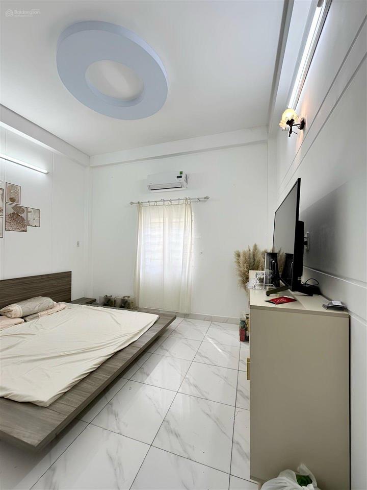 Chỉ 9,6 tỷ  nhà 4 tầng  có dòng tiền 20tr/th  (4x15m) 4pn  đường 8m thông ngay aeon tên lửa