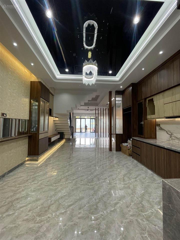 Mặt tiền khu ao sen  vip tên lửa  4 tầng (5x20m)  5pn  gần aeon  đường 16m  chỉ16.5 tỷ (tl)