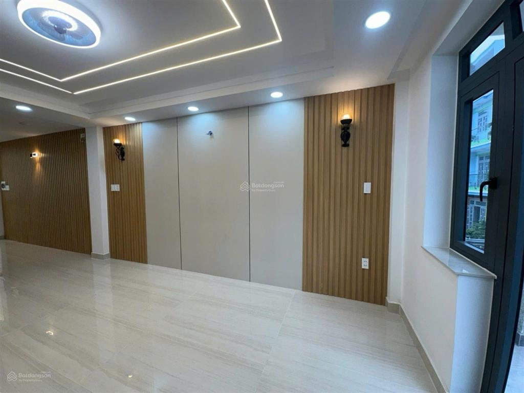 Tây lân  gần hương lộ 2  4 tầng  (4x18m)  4pn  thang máy 450kg  hxh 8m thông  chỉ 7.4 tỷ
