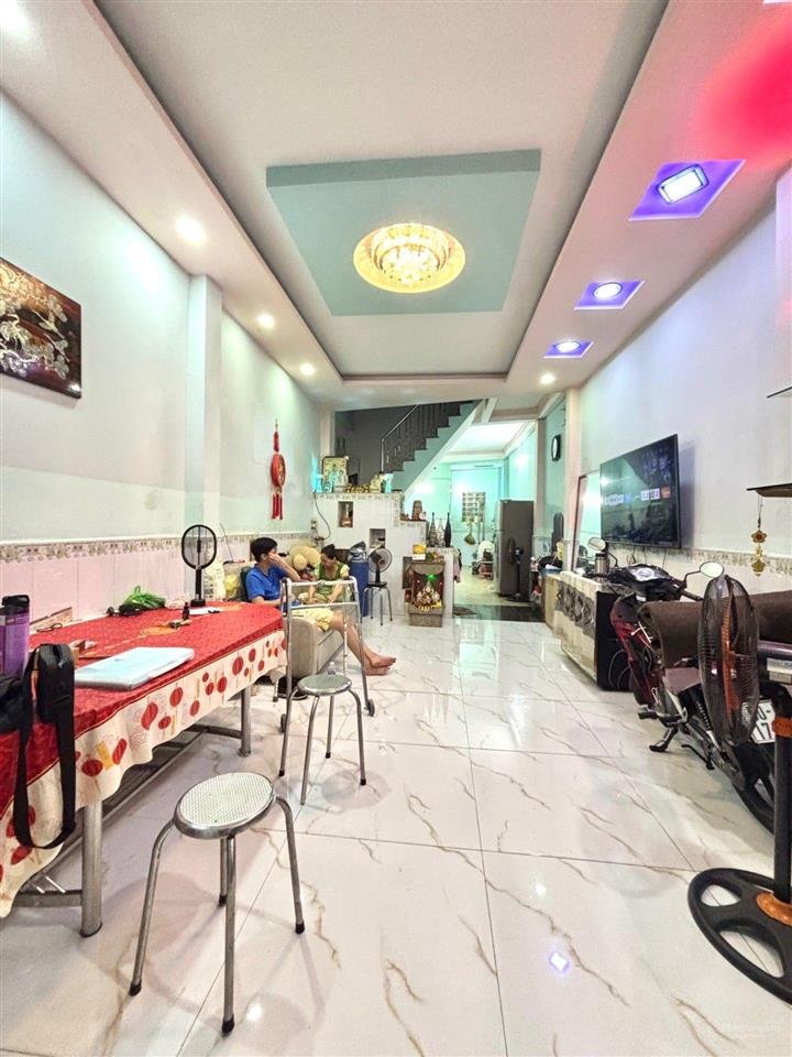 Nhà sát mt lê đình cẩn  gần tỉnh lộ 10  chợ  gần khu tên lửa  2 tầng (4x18m)  2pn  chỉ 5.3 tỷ