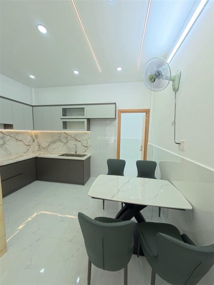 Bình tân  nhà hẻm xe hơi 5m  2 tầng  (4.2x13m) 3pn  ngay hương lộ 2  giáp tân phú  chỉ 5.5 tỷ
