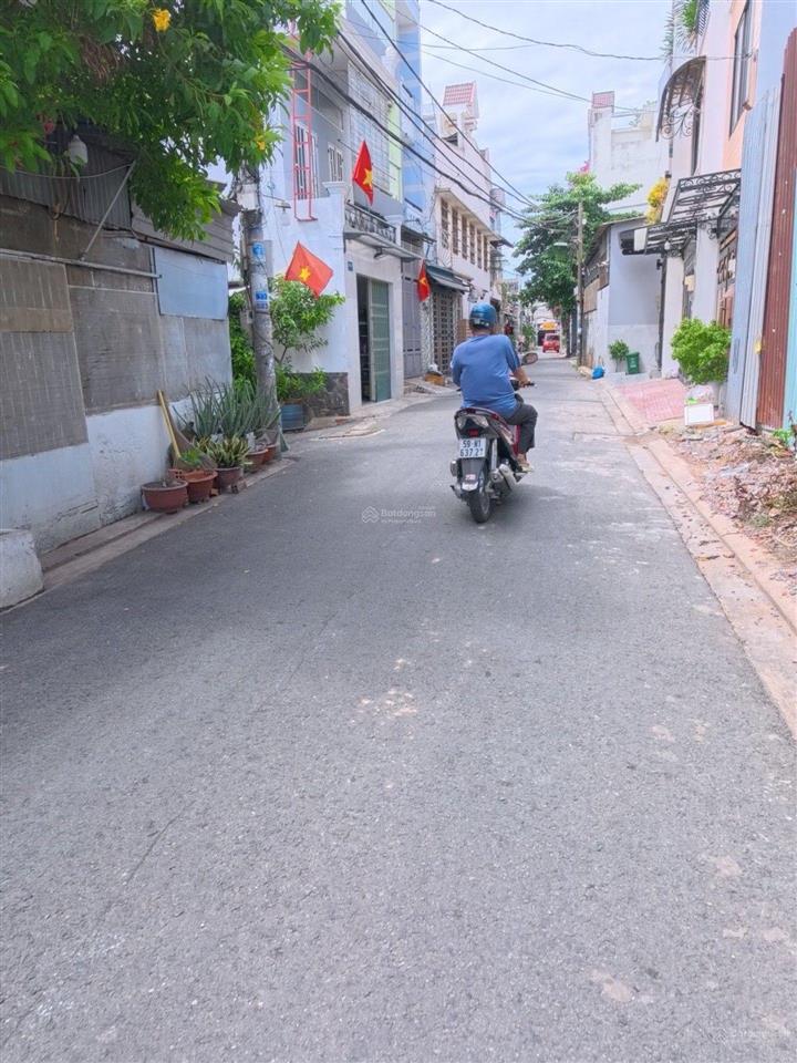 Bình tân  nhà hẻm xe hơi 5m  2 tầng  (4.2x13m) 3pn  ngay hương lộ 2  giáp tân phú  chỉ 5.5 tỷ