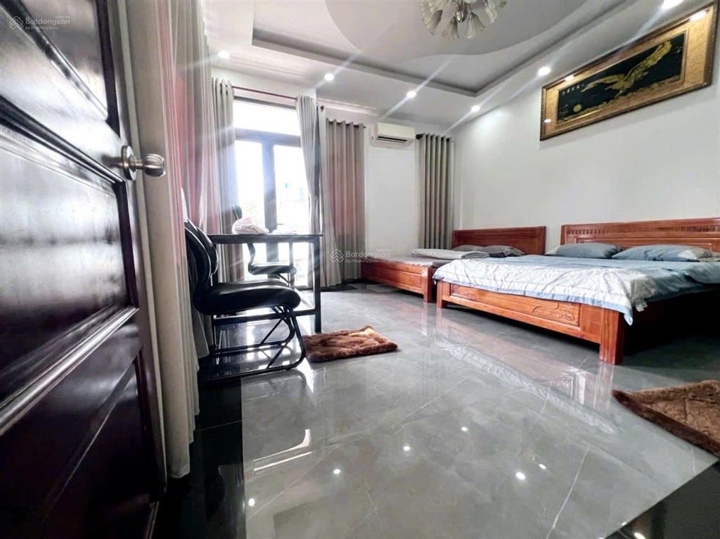 Biệt phủ lô góc  gần aeon tên lửa  4tầng (6.5x20m) 10pn  dòng tiền khủng 90tr/th  giá25.99 tỷ