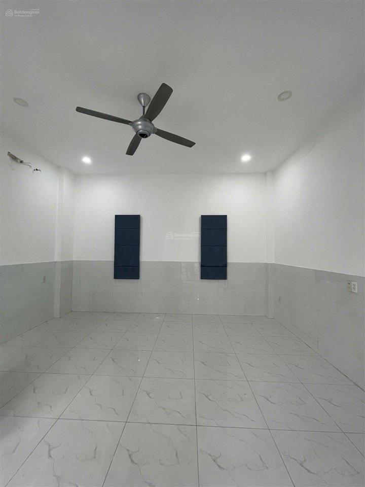 Nhà 3 tầng btct  tỉnh lộ 10  80m (5.1x15.7m) 3pn  hxh 5m  gần dẫn cao tốc  ql1a  chỉ 4.9 tỷ
