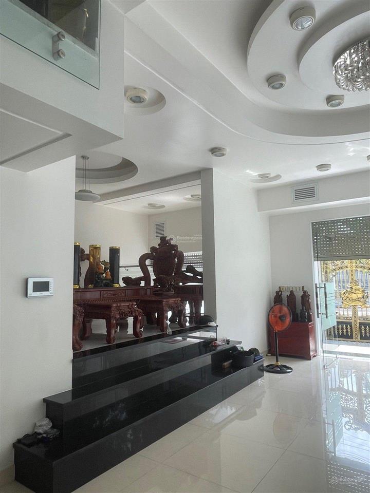 Biệt thự khu tên lửa  ao sen  (10x20m)  4 pn  hầm 3 lầu  sát aeon mail bình tân  giá 28 tỷ