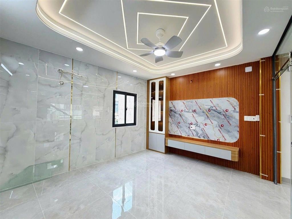 Tỉnh lộ 10  siêu phẩm nhà mới  sát tên lửa  5 tầng (4.5x12m) 5pn  hẻm 5m thông  chỉ 7.2 tỷ