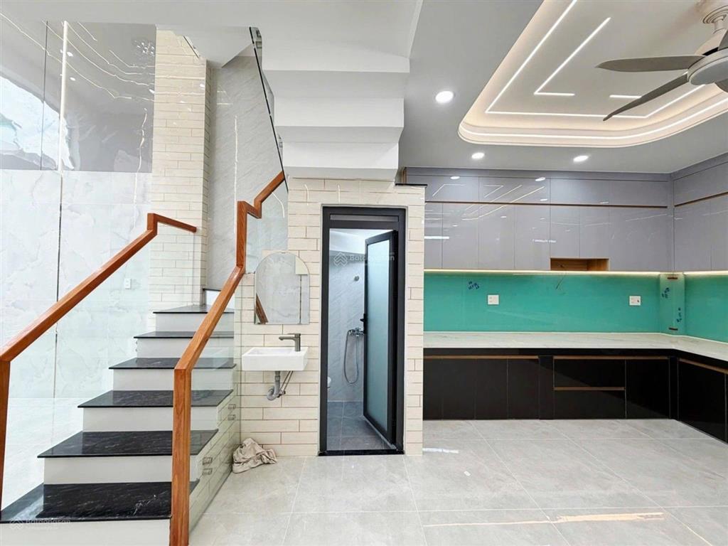 Tỉnh lộ 10  siêu phẩm nhà mới  sát tên lửa  5 tầng (4.5x12m) 5pn  hẻm 5m thông  chỉ 7.2 tỷ