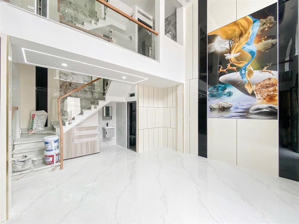 Bình tân  nhà đẹp  ngang 8m  5tầng  5pn  full nt  đường 6m  gần trường học,chợ  chỉ6.2 tỷ
