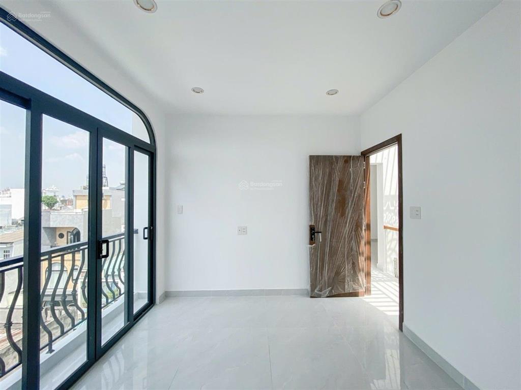Bình tân  nhà đẹp  ngang 8m  5tầng  5pn  full nt  đường 6m  gần trường học,chợ  chỉ6.2 tỷ