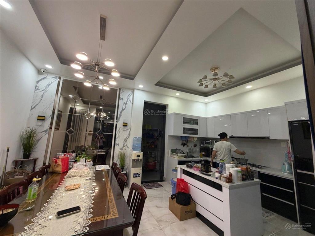 Chính chủ bán biệt thự lô góc  đi định cư  2 tầng  (12x16m) 4pn  gần chợ gò xoài  giá 24 tỷ