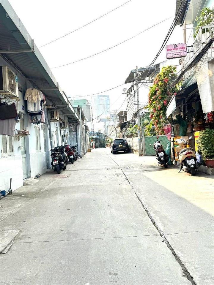 Bán nhà 2 tầng , hẻm 6m  phú thuận quận 7 4x19m2 chỉ hơn 8tỷ (tlcc)