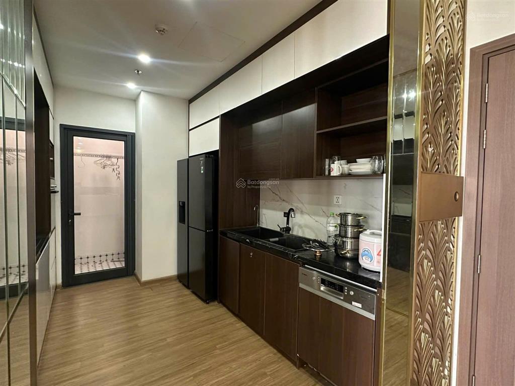 Bán căn hộ 3 ngủ sáng tầng trung hướng mát view hồ điều hòa