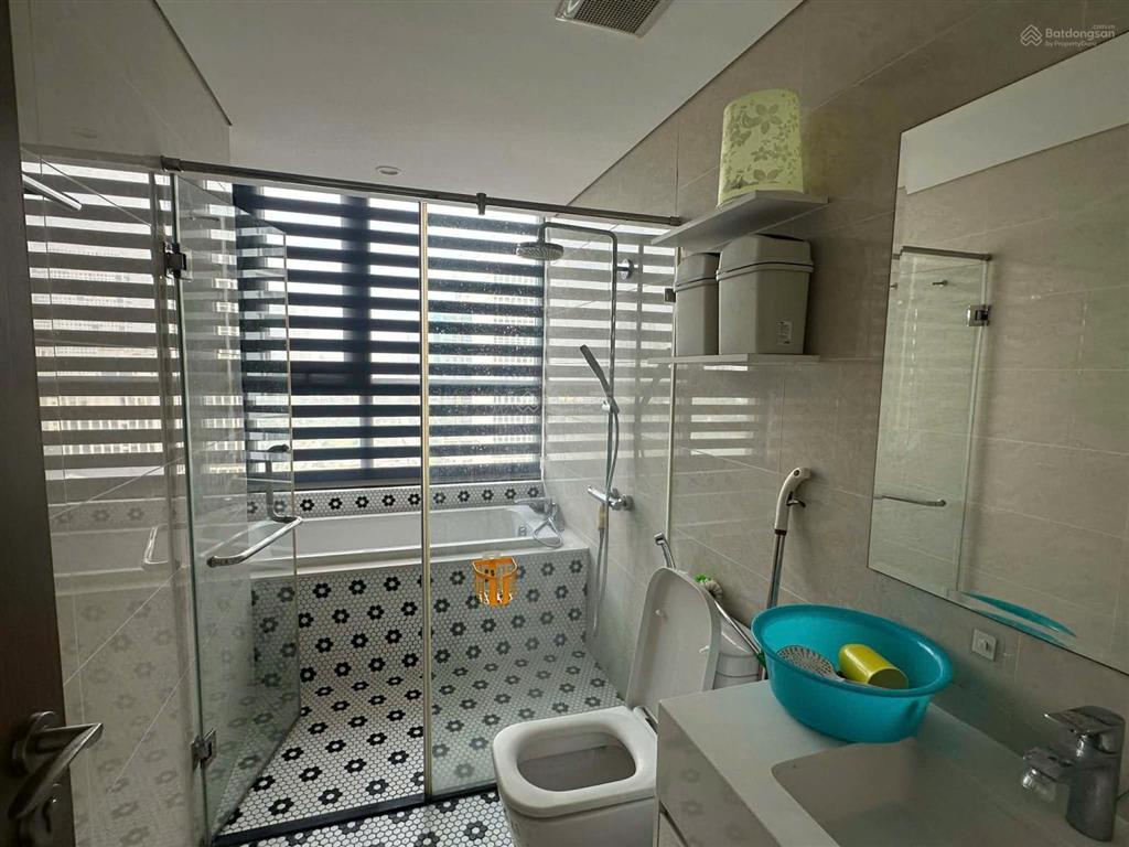 Bán căn hộ 3 ngủ sáng tầng trung hướng mát view hồ điều hòa