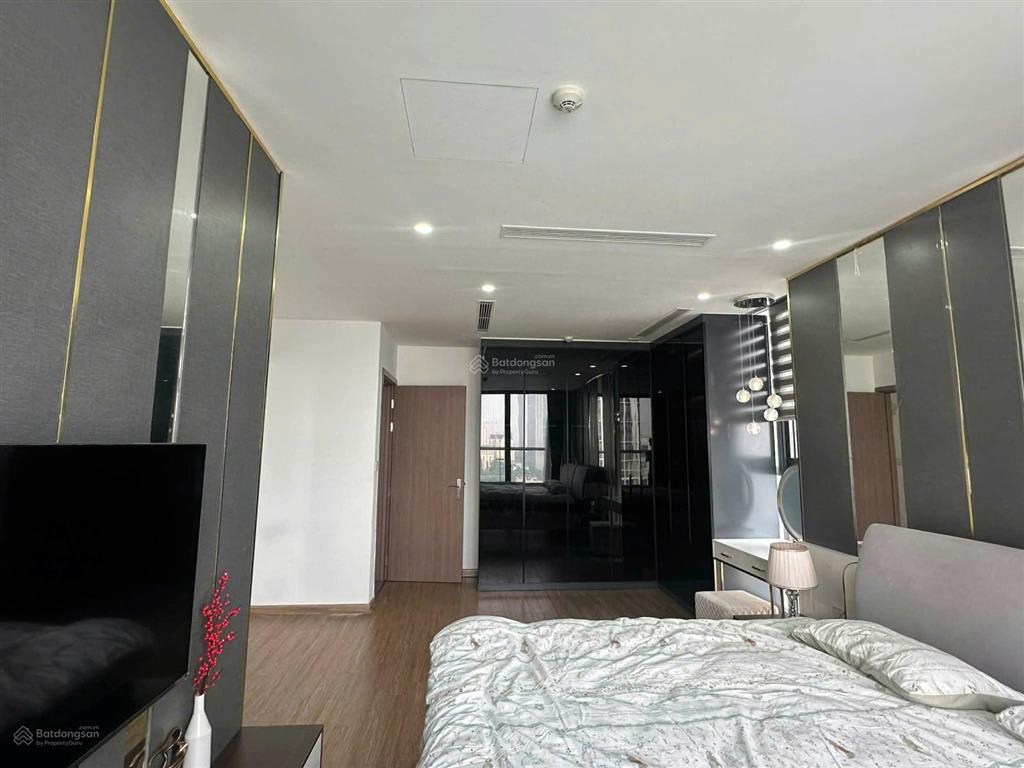 Bán căn hộ 3 ngủ sáng tầng trung hướng mát view hồ điều hòa