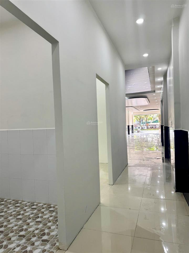 Bán nhà mặt tiền nguyễn trung trực  rạch giá