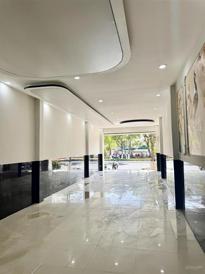 Bán nhà mặt tiền nguyễn trung trực  rạch giá