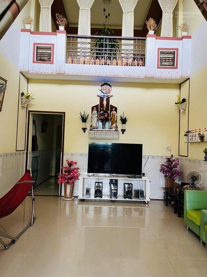 Mới về 2 mặt tiền kinh doanh đa ngành nghề.. mỹ huề giá chỉ 6.3 tỷ. dt 147m2. xây 2 tầng 4p