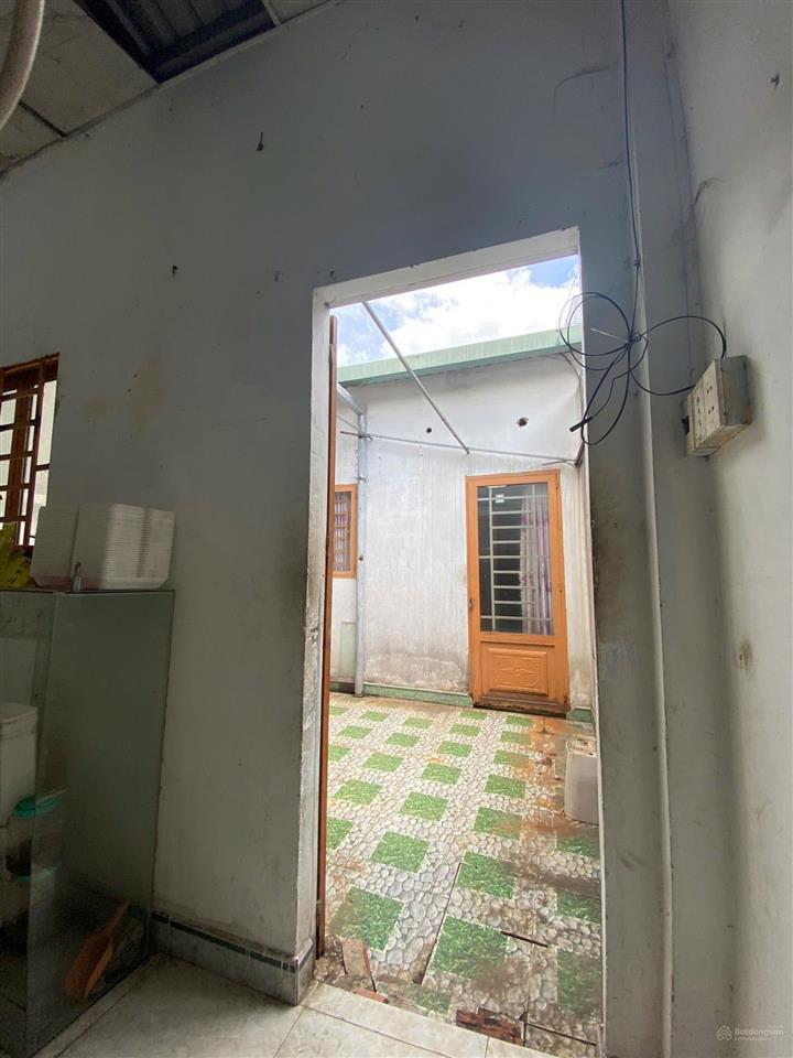Cho thuê nhà 2 mặt tiền nguyễn ảnh thủ  đông thạnh hóc môn ngang 4.5mx30m. vỉa hè 5m chỉ 14 triệu