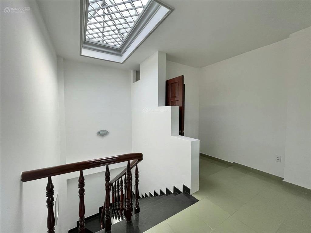 Hxh hậu giang p4 tân bình .32m2.xây. 4 tầng không lộ giới .quy hoạch vị trí đẹp .ngay sân bay 6tỷ95