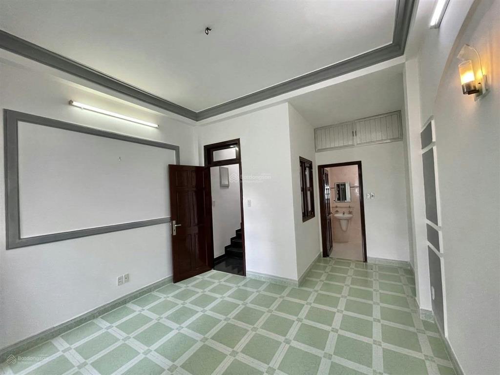 Hxh hậu giang p4 tân bình .32m2.xây. 4 tầng không lộ giới .quy hoạch vị trí đẹp .ngay sân bay 6tỷ95