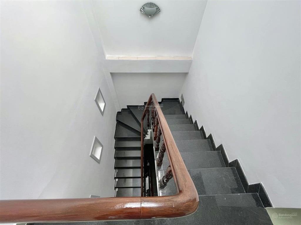 Hxh hậu giang p4 tân bình .32m2.xây. 4 tầng không lộ giới .quy hoạch vị trí đẹp .ngay sân bay 6tỷ95