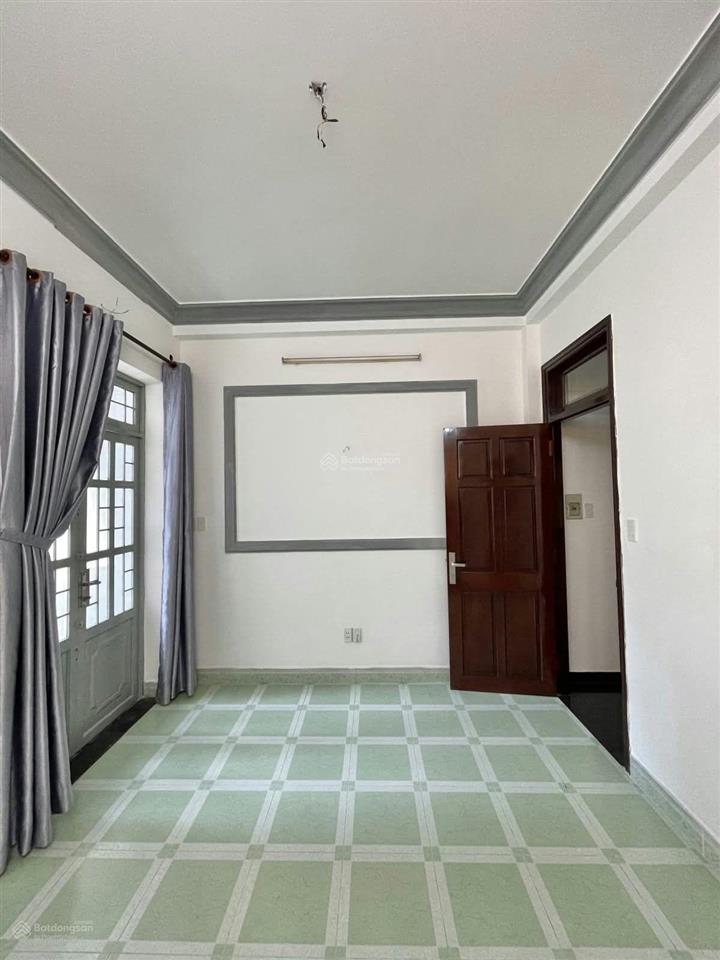 Hxh hậu giang p4 tân bình .32m2.xây. 4 tầng không lộ giới .quy hoạch vị trí đẹp .ngay sân bay 6tỷ95