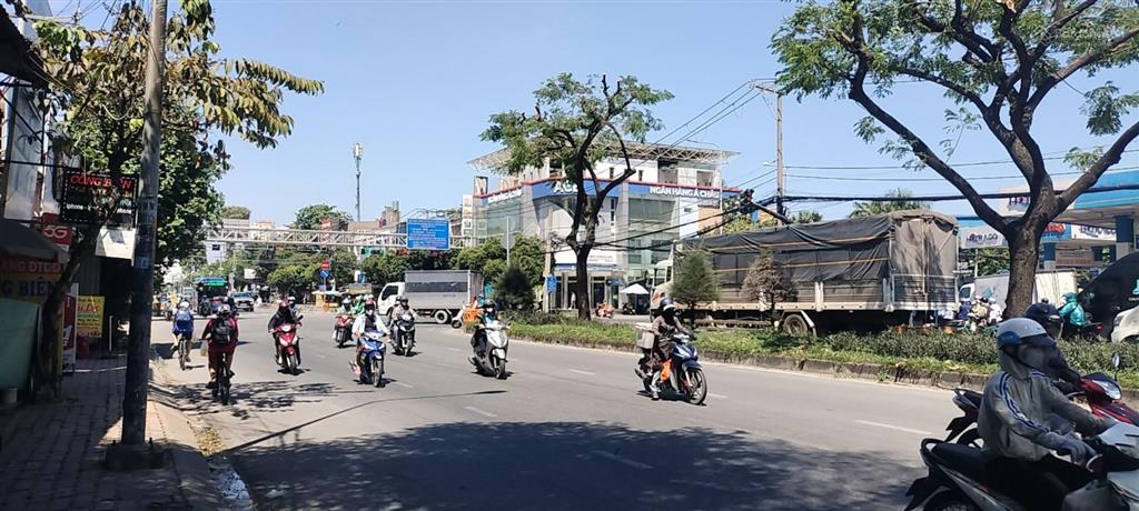 Lô góc (112m2) nhà 2mt hẻm tân chánh hiệp 35  + gác lửng, 3pn 2wc sân trước thoáng