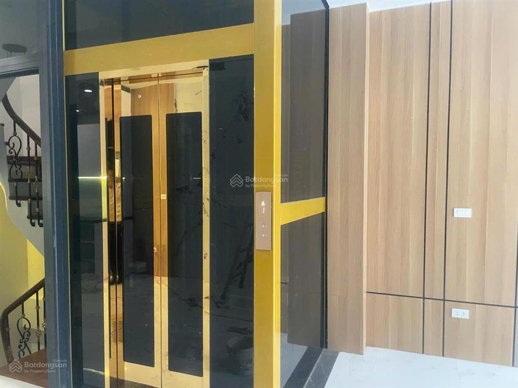 Bán nhà mặt đê trần khát chân  80m²  5 tầng thang máy  kinh doanh giá 28.5 tỷ.