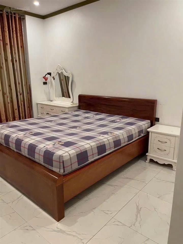 Cho thuê nhà nguyên căn phố gia thượng  ngọc thụy  ô tô tránh, vỉa hè  4pn  đủ nội thất