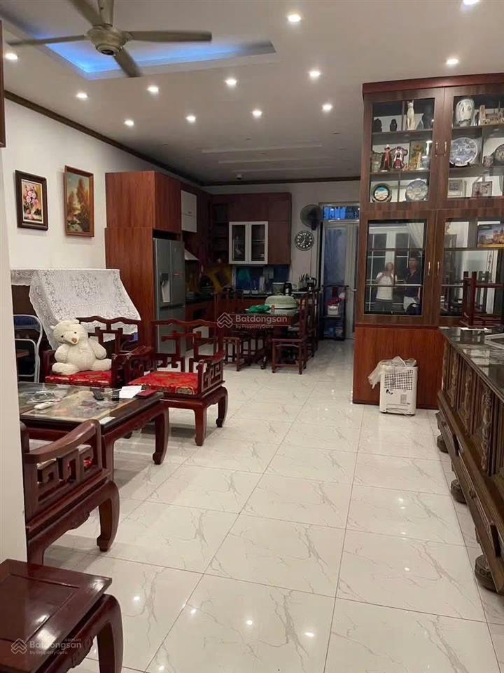 Cho thuê nhà nguyên căn phố gia thượng  ngọc thụy  ô tô tránh, vỉa hè  4pn  đủ nội thất