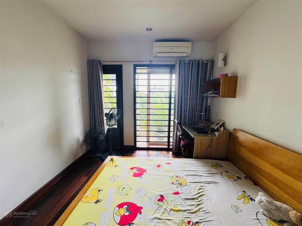 Cho thuê biệt thự sân vườn phố thạch bàn  ô tô tránh, vào nhà  làm vp  khách nước ngoài