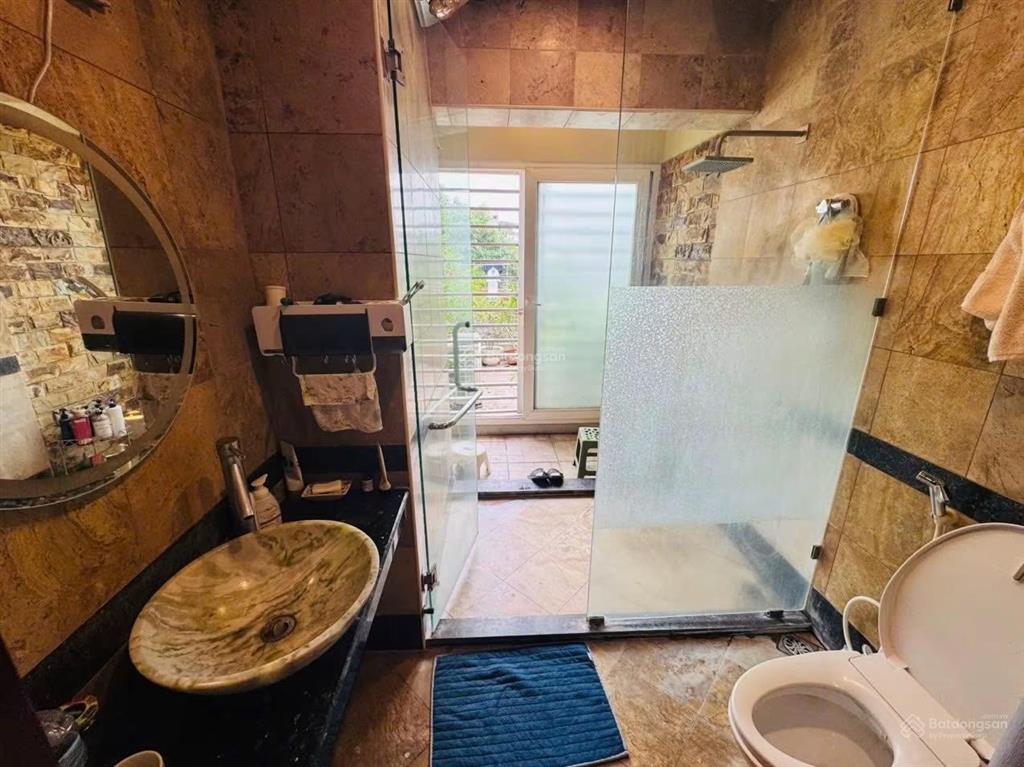 Cho thuê biệt thự sân vườn phố thạch bàn  ô tô tránh, vào nhà  làm vp  khách nước ngoài