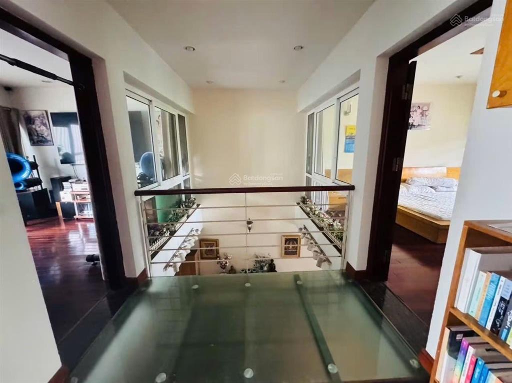 Cho thuê biệt thự sân vườn phố thạch bàn  ô tô tránh, vào nhà  làm vp  khách nước ngoài
