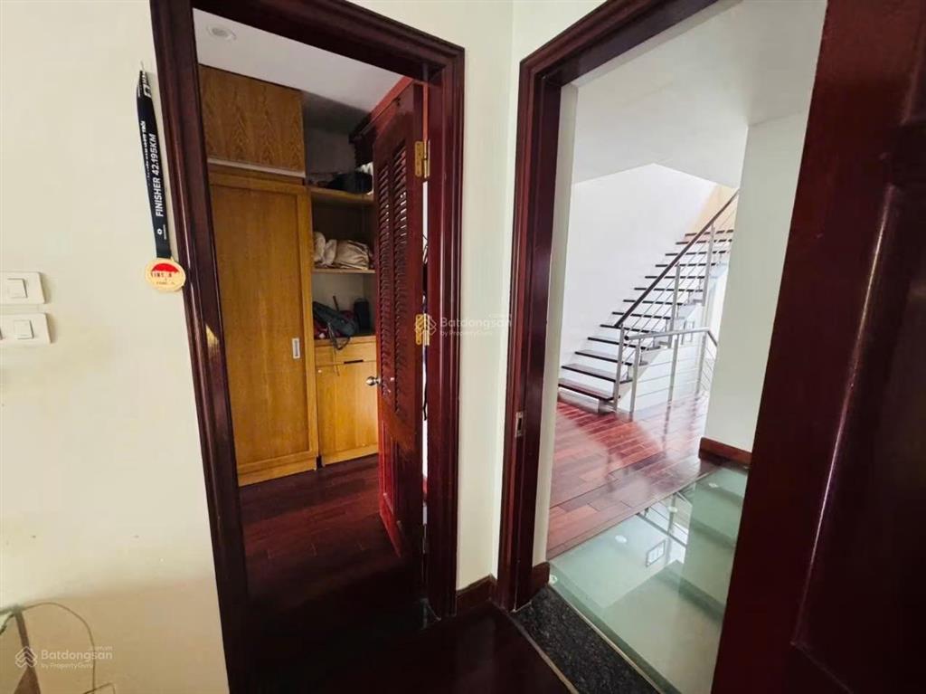 Cho thuê biệt thự sân vườn phố thạch bàn  ô tô tránh, vào nhà  làm vp  khách nước ngoài