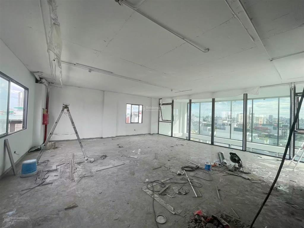 Cho thuê nhà nguyên căn mặt phố hồng tiến  200m2  210 triệu  vỉa hè  ô tô tránh  thang máy