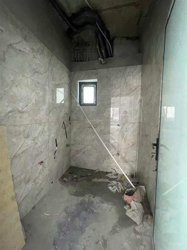 Cho thuê nhà nguyên căn mặt phố hồng tiến  200m2  210 triệu  vỉa hè  ô tô tránh  thang máy