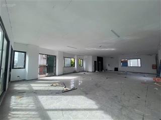 Cho thuê nhà nguyên căn mặt phố hồng tiến  200m2  210 triệu  vỉa hè  ô tô tránh  thang máy