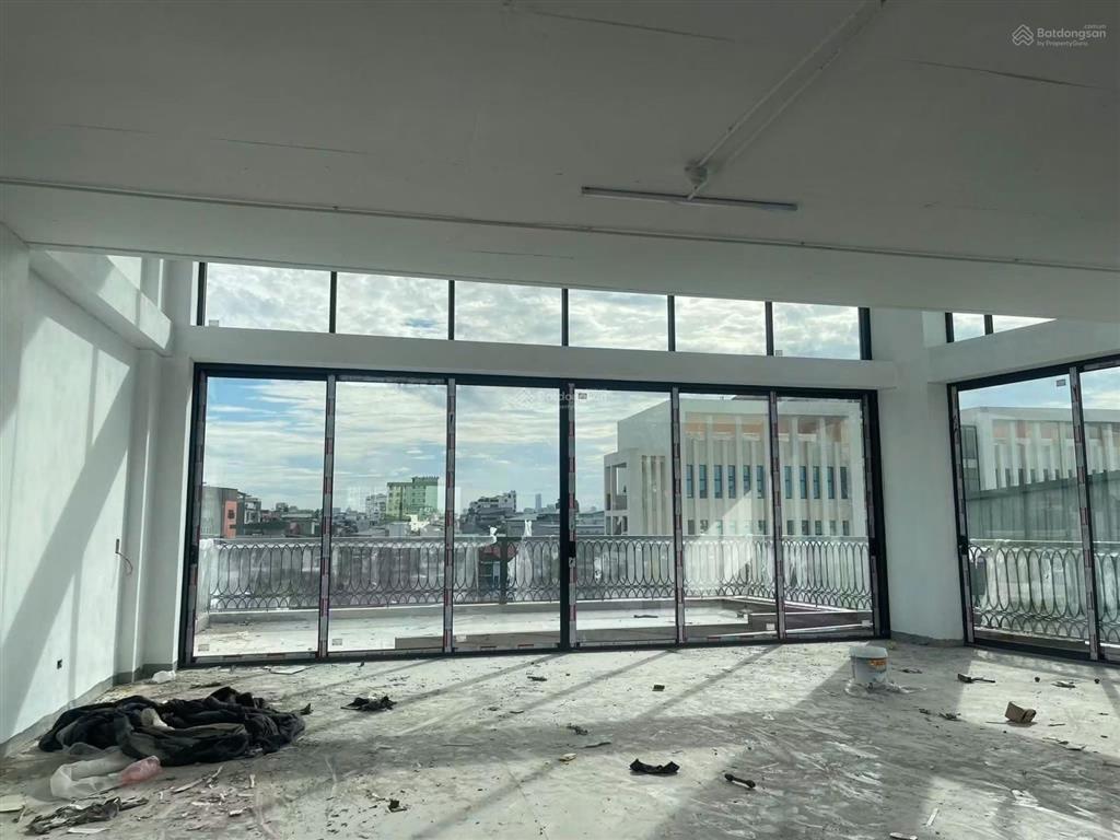 Cho thuê nhà nguyên căn mặt phố hồng tiến  200m2  210 triệu  vỉa hè  ô tô tránh  thang máy