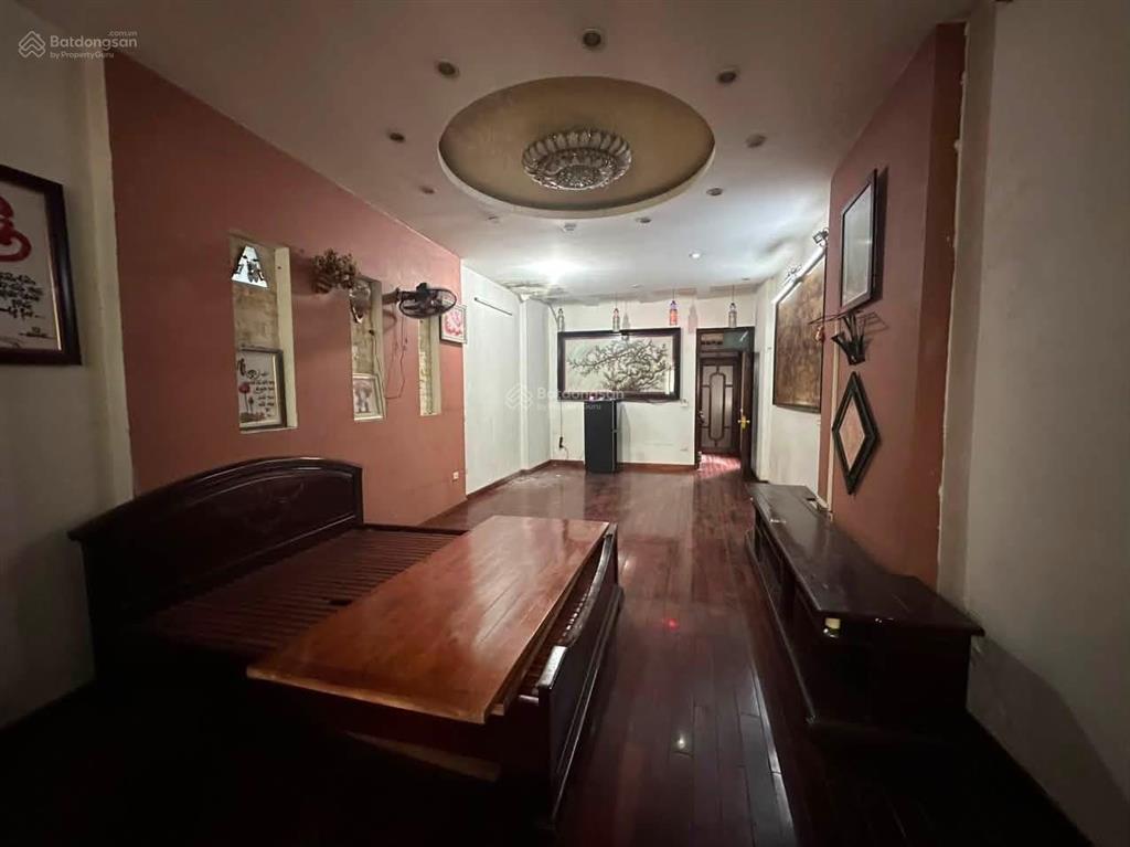 Cho thuê nguyên căn nhà mặt phố nguyễn văn cừ  45m2  20 triệu  vỉa hè  4 làn xe chạy