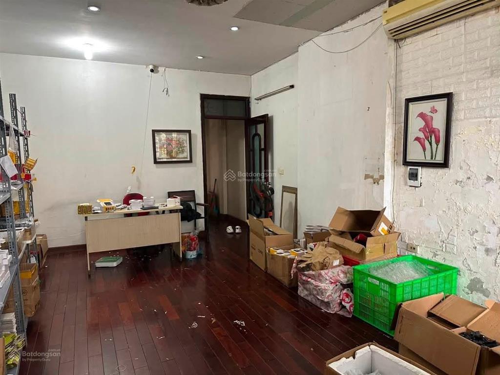 Cho thuê nguyên căn nhà mặt phố nguyễn văn cừ  45m2  20 triệu  vỉa hè  4 làn xe chạy