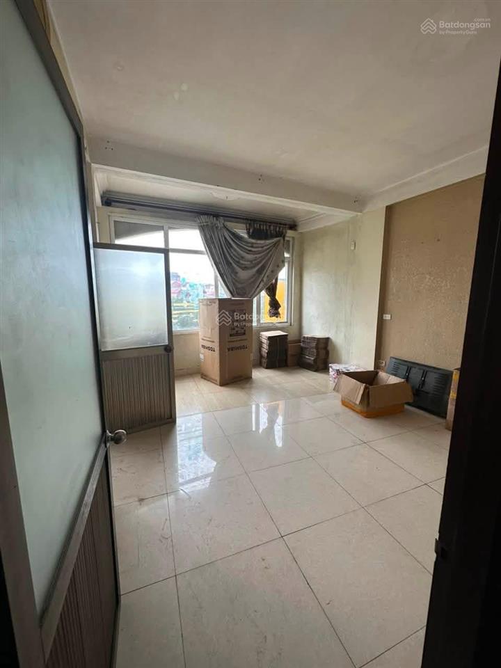 Cho thuê nguyên căn nhà mặt phố nguyễn văn cừ  45m2  20 triệu  vỉa hè  4 làn xe chạy