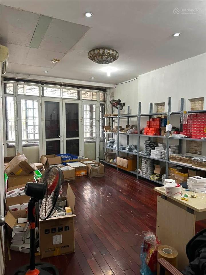Cho thuê nguyên căn nhà mặt phố nguyễn văn cừ  45m2  20 triệu  vỉa hè  4 làn xe chạy