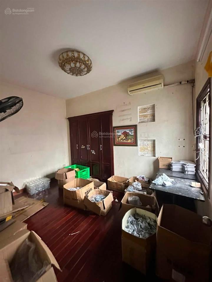 Cho thuê nguyên căn nhà mặt phố nguyễn văn cừ  45m2  20 triệu  vỉa hè  4 làn xe chạy